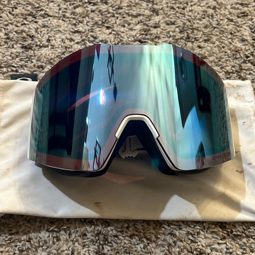 Oakley Snow Goggles (Fall Line M - Prizm Snow Sapphire Iridium Lenses + Strap)